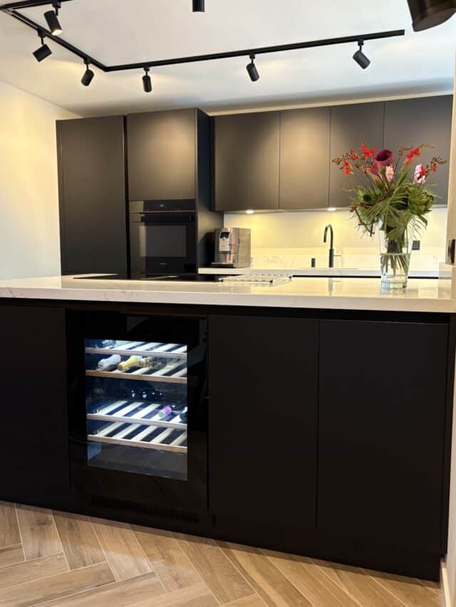 Wijnkoeler-in-eiland-640×853